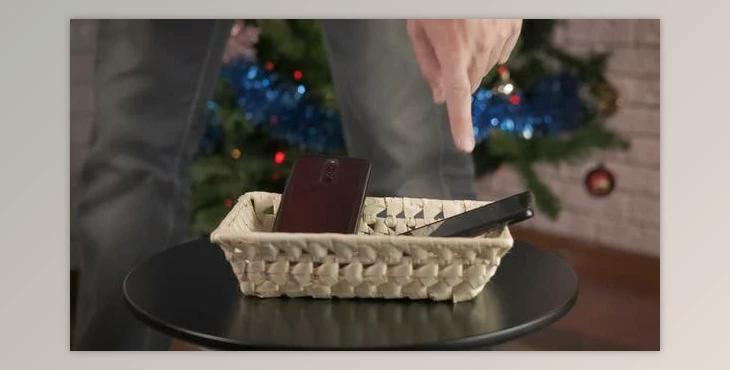 No Smartphone at Christmas Party (Videohive 39839320) - AE Project